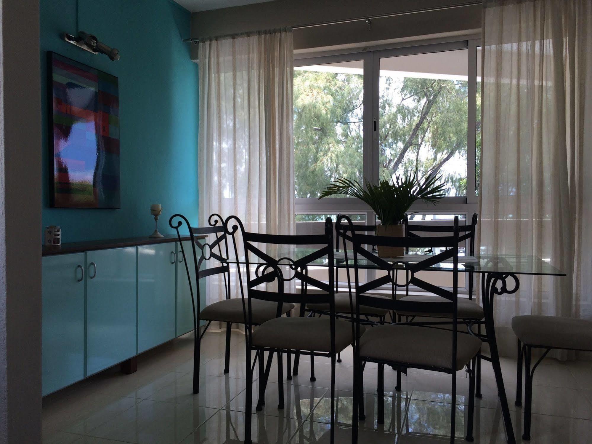 Seaview Holiday Apartments Grand Baie Bagian luar foto