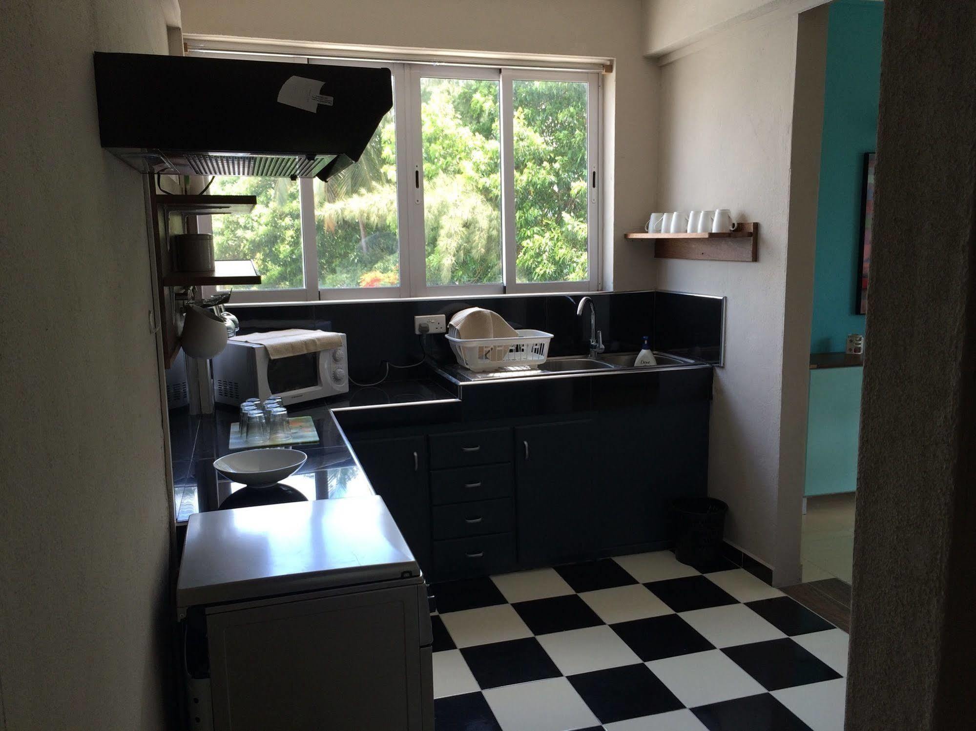 Seaview Holiday Apartments Grand Baie Bagian luar foto